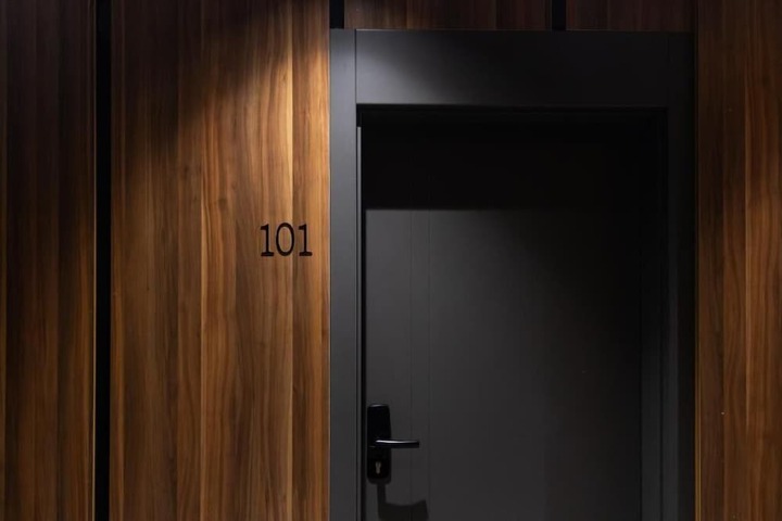 Ballroom/Hall 34 of 36