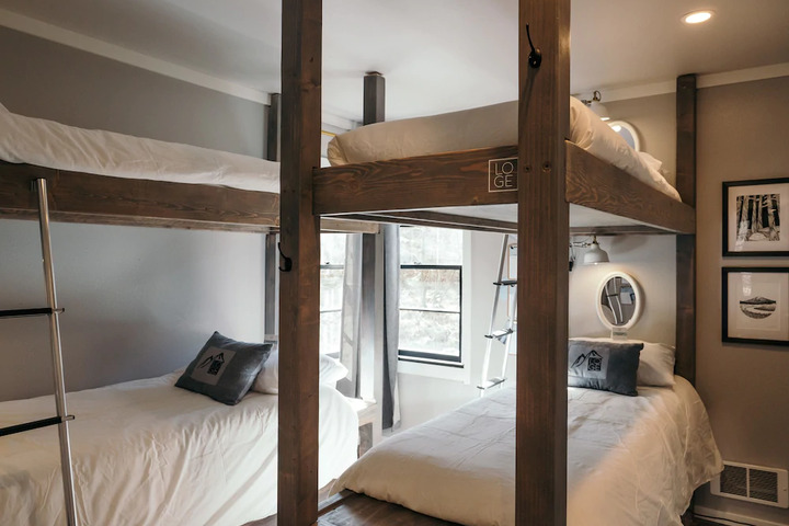 Room 4 of 10
