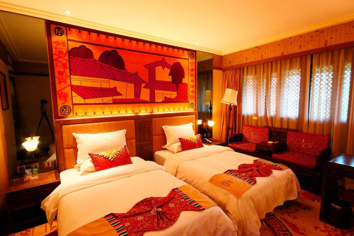 Room 11 of 28