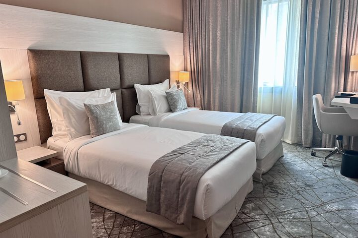 Room 5 of 11
