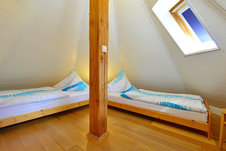 Room 4 of 40