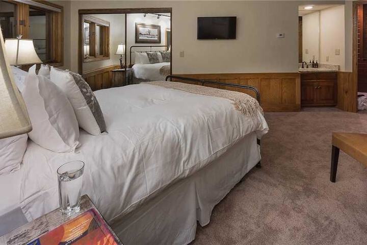 Room 4 of 25