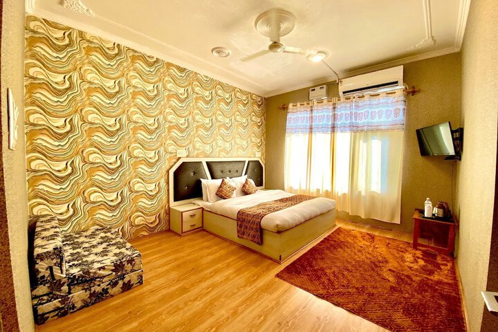 Room 15 of 44