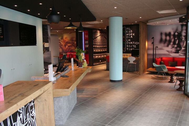 Hotel Entry
