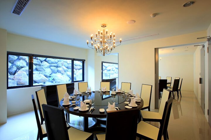 Dining 49 of 58