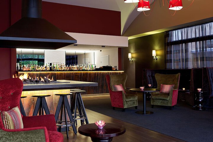 Lounge 70 of 92