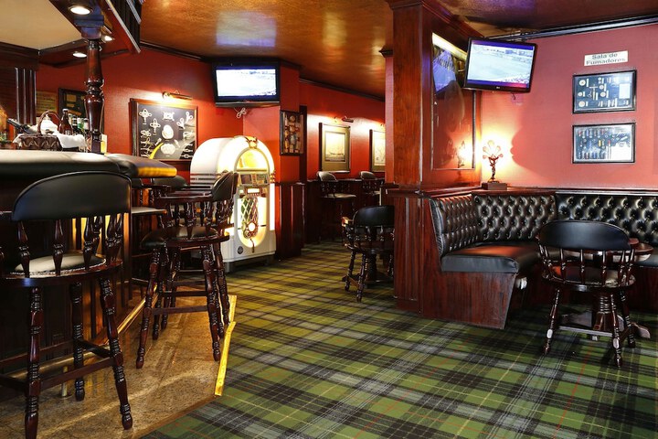 Lounge 39 of 52