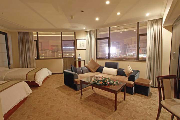 Room 28 of 45