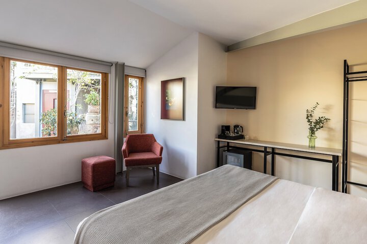 Room 9 of 75