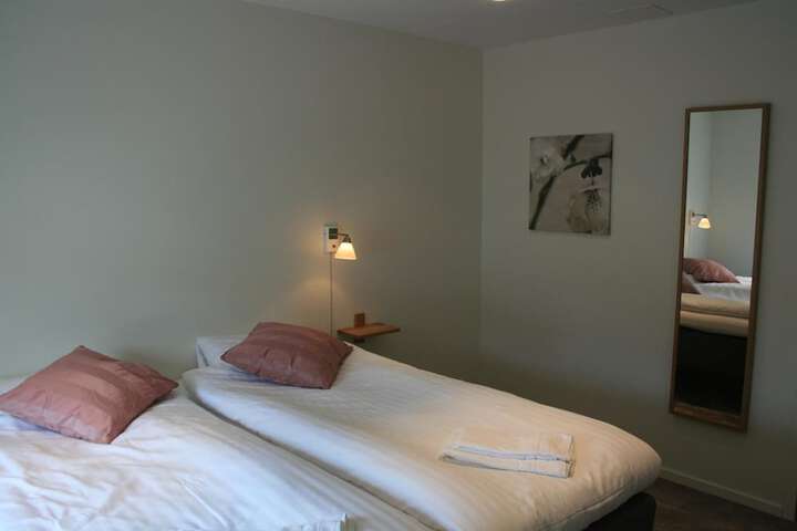 Room 25 of 48