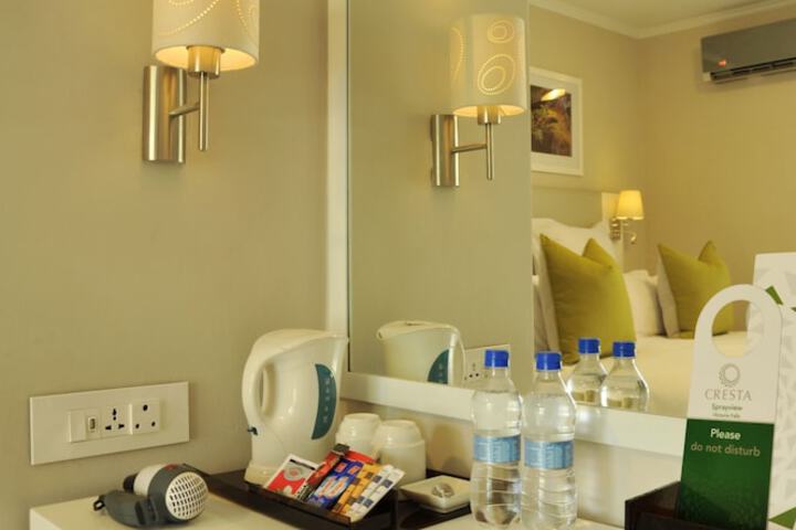 Room 6 of 220
