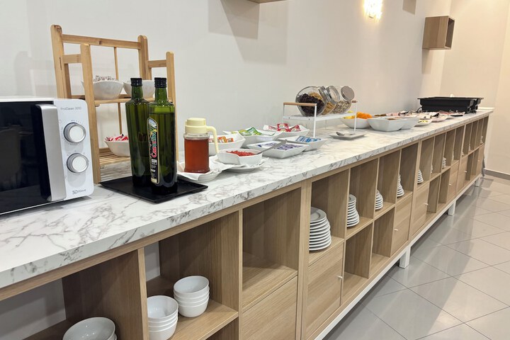 Dining 52 of 76
