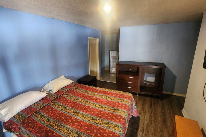 Room 13 of 28