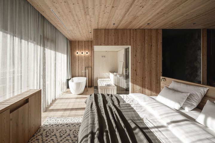 Room 4 of 19