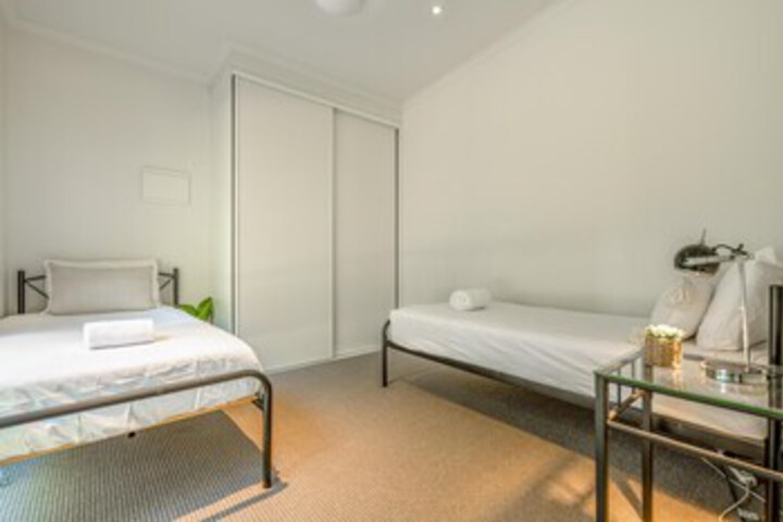 Room 16 of 279