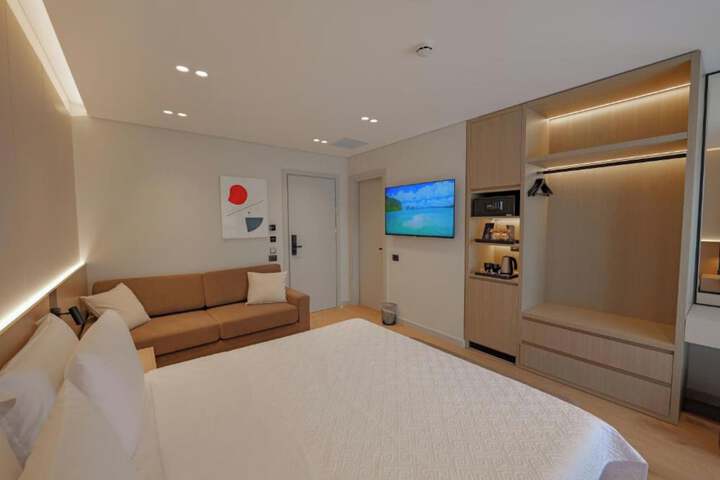 Room 93 of 171