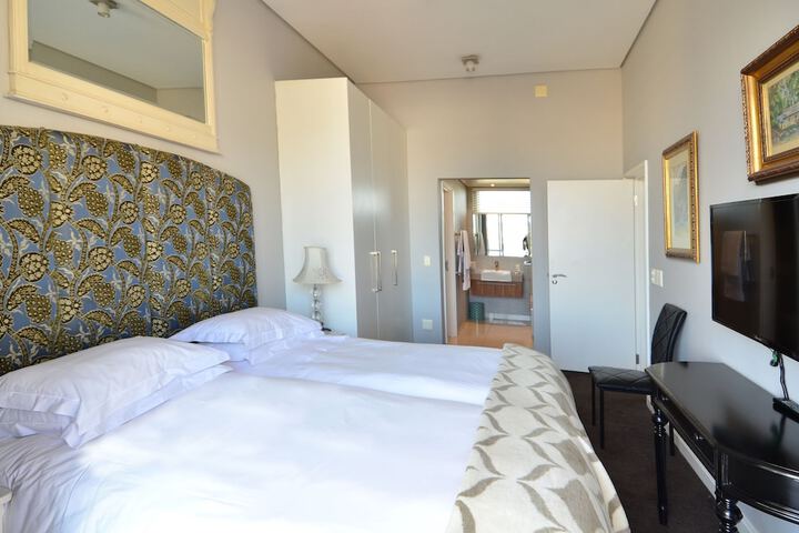 Room 4 of 42