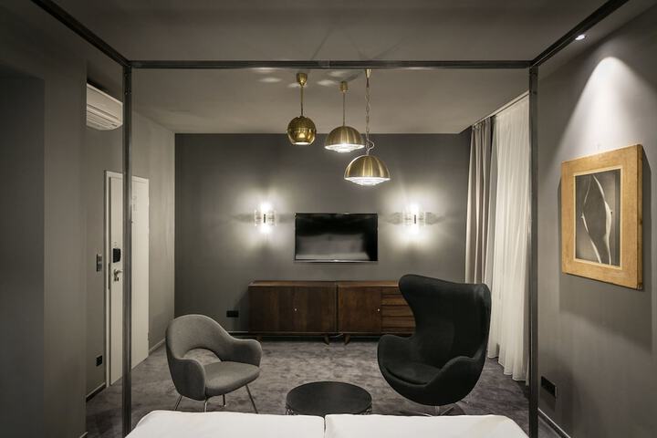 Room 17 of 48