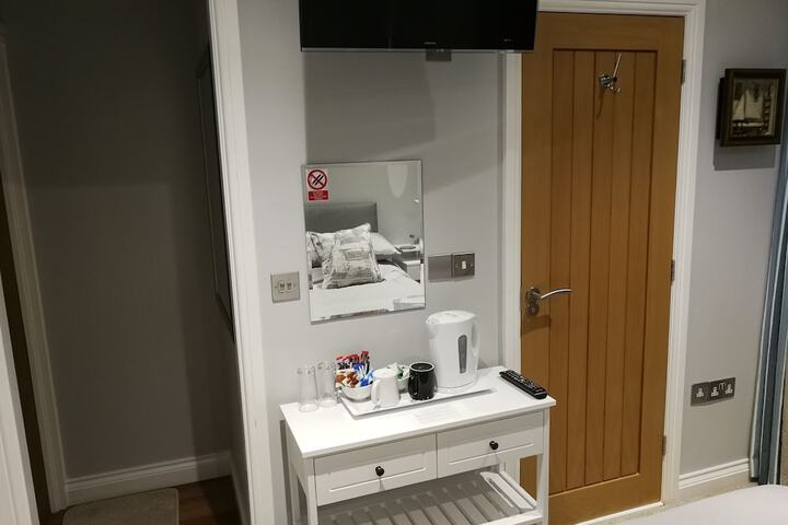 Room 11 of 15