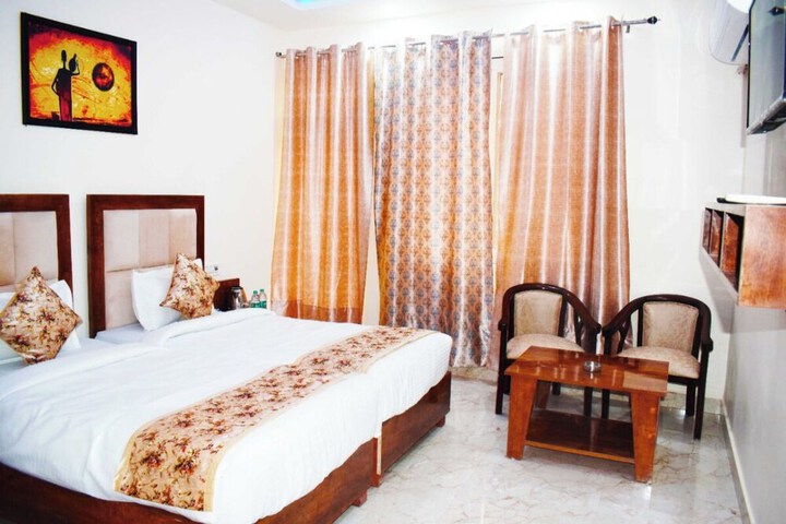 Room 11 of 25