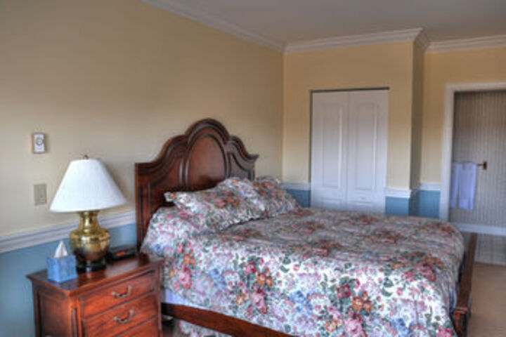 Room 13 of 28