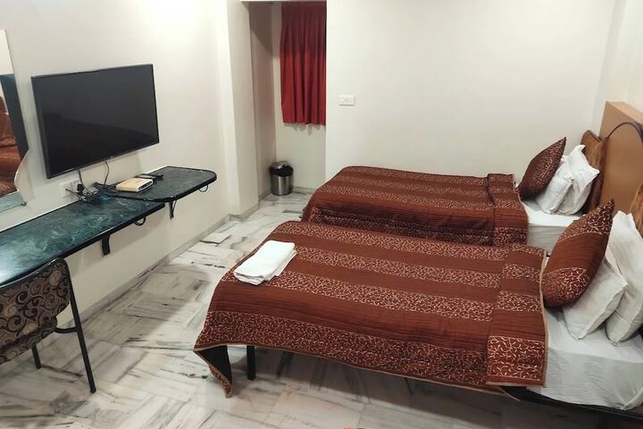 Room 12 of 22