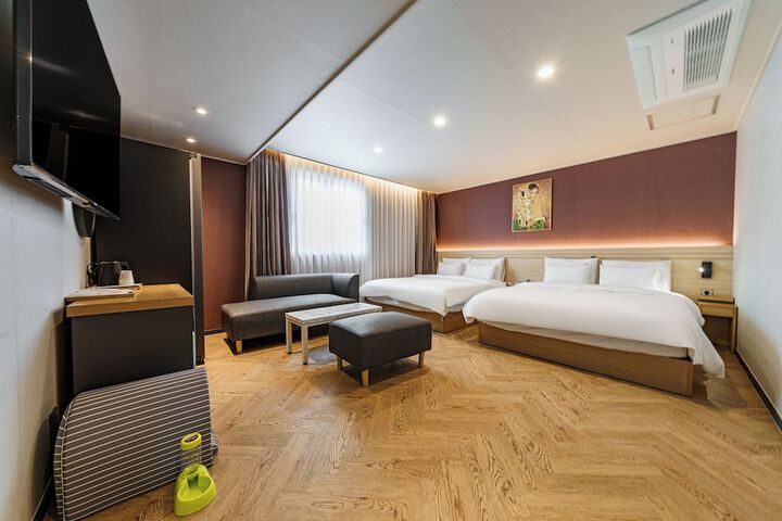 Room 10 of 41