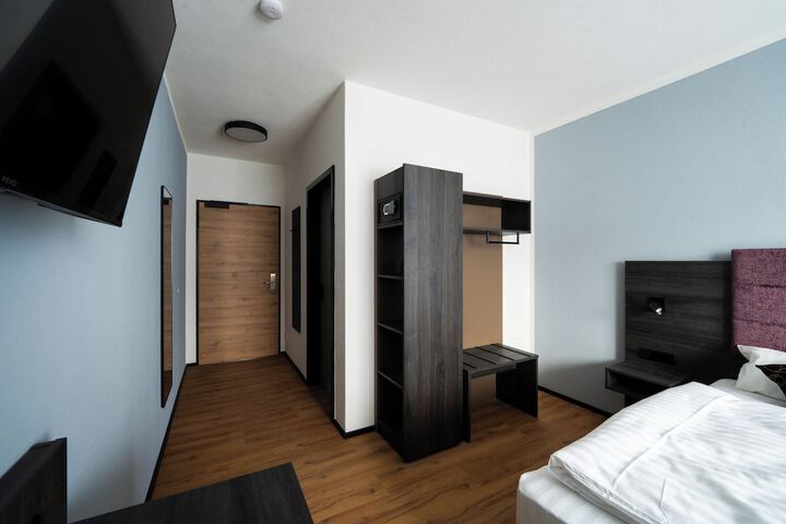 Room 8 of 24