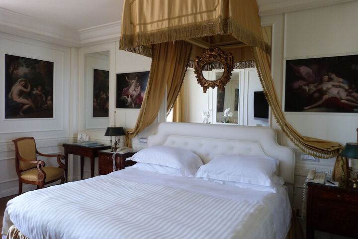 Room 5 of 135