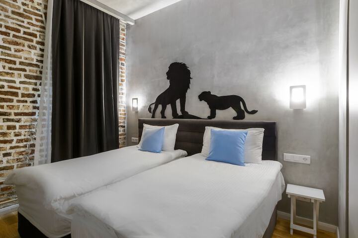 Room 16 of 69