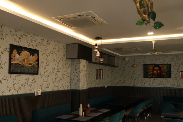 Dining 19 of 25
