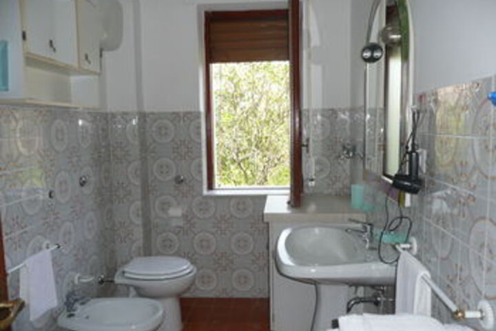 Room 4 of 79