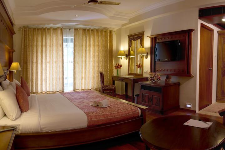 Room 6 of 32