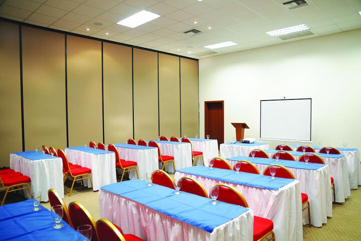 Business Center 50 of 71