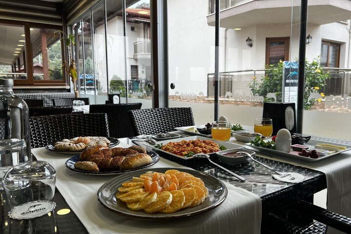 Dining 58 of 76