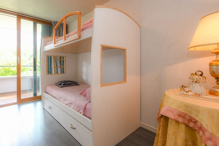 Room 6 of 30