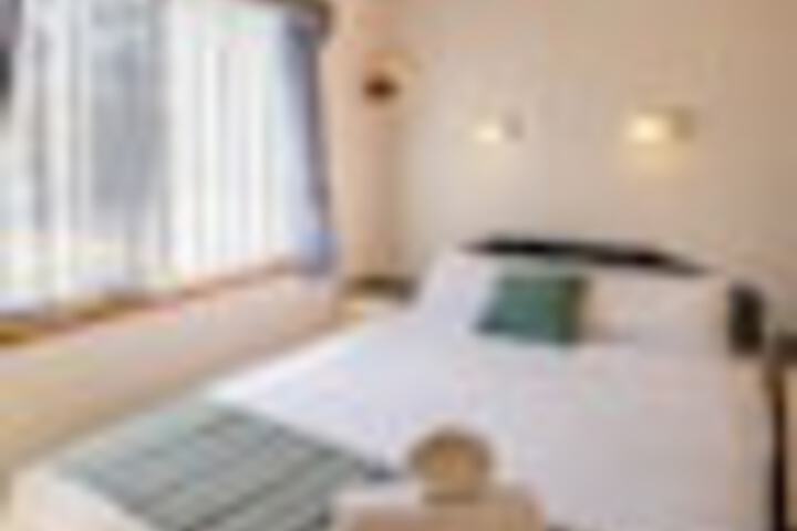 Room 11 of 213