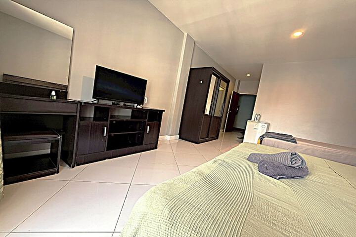 Room 33 of 74