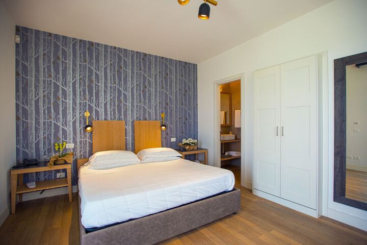 Room 32 of 74