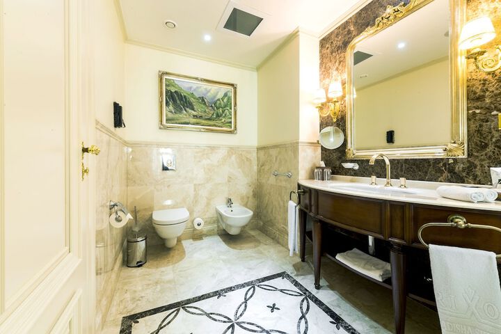 Bathroom Interior Photo