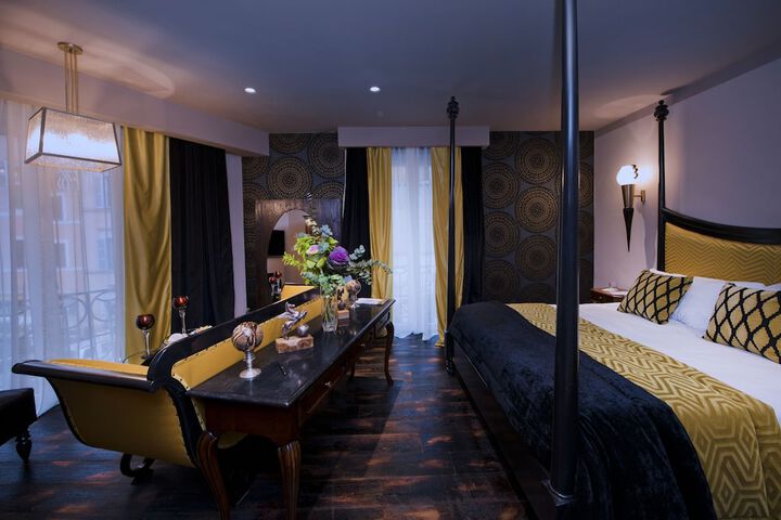 Room 15 of 161