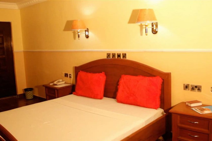 Room 9 of 20