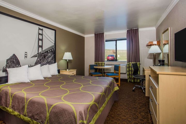 1 King Bed (1 of 6)