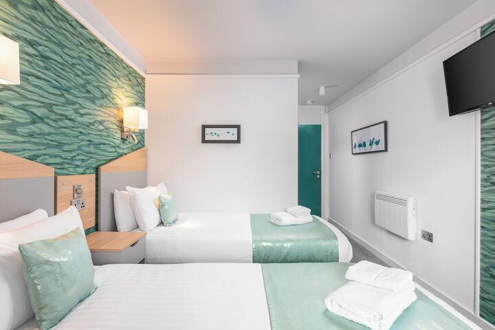 Room 30 of 79