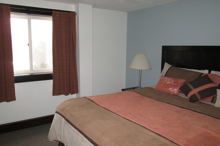 Room 7 of 32
