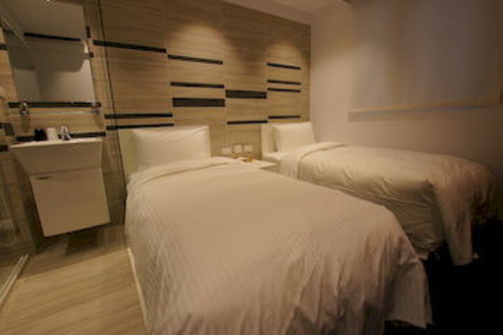 Room 14 of 65