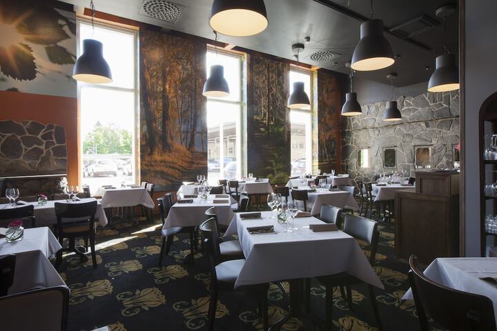 Dining 56 of 76