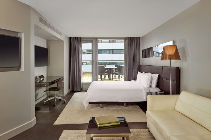 Room 15 of 98