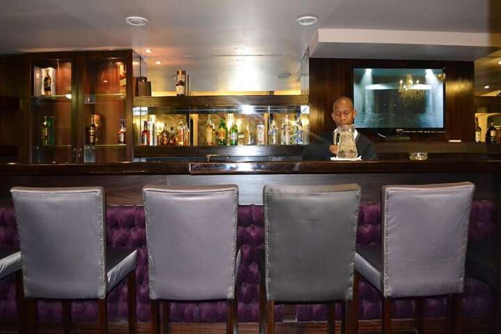 Lounge 19 of 59