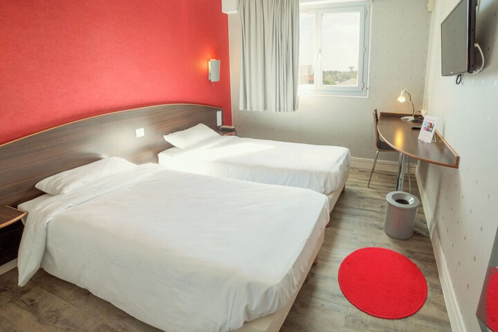 Room 15 of 29